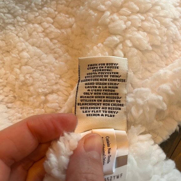 UGG Oversize High Pile Fleece Scarf - Picture 5 of 5
